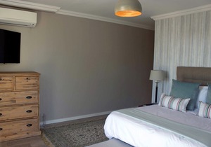 Spacious and Modern 2 Bedroom Apartment in Green Point