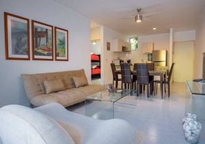 Spacious and private, 1 block from sea, Progreso East