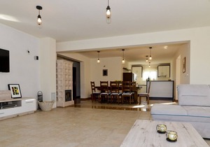 Spacious Apartment in Ljubac with Terrace