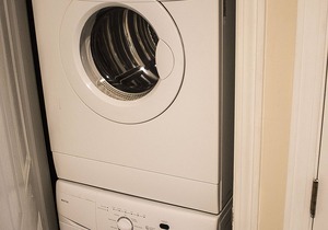 Spacious & cheerful Pico slopeside Condo - Walk to lift & ski back! J101