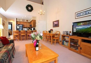 Spacious & cheerful Pico slopeside Condo - Walk to lift & ski back! Pico 304