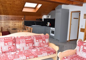 Spacious Duplex in Chalet with Terrace, Garage & Parking - Close to Center & Slopes