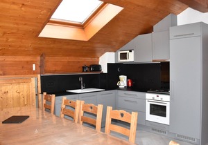 Spacious Duplex in Chalet with Terrace, Garage & Parking - Close to Center & Slopes