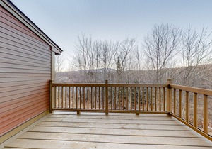 Spacious, Dog-Friendly Home with a Wood Fireplace plus Shared Pool & Hot Tub