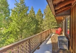Spacious Family Cabin Less Than 1 Mi to Lake Gregory!