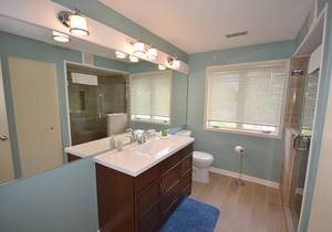 Spacious golf course condo near Traverse City. Air conditioning.