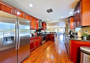 Spacious home with a private hot tub & enclosed yard - just minutes from Disney