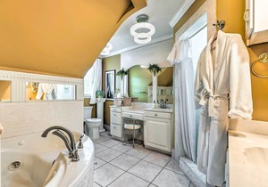 Spacious Memphis Home < 3 Mi to Graceland!