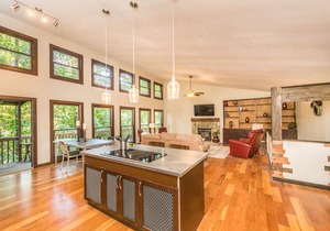 Spacious, Newly Renovated, Lake Junaluska Home surrounded by woods; pet friendly