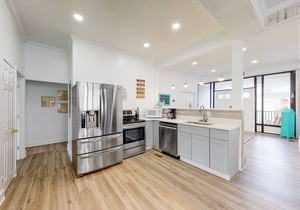 Spacious Newly Updated Home w/Free WiFi, Private Washer/Dryer, Large Deck