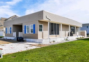 Spacious Newly Updated Home w/Free WiFi, Private Washer/Dryer, Large Deck