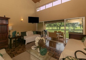 Spectacular Golf course views. Gated. Quiet. 15 min to SJO Airport