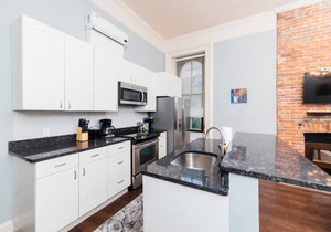 Spectacular Location - Walkable Entertainment