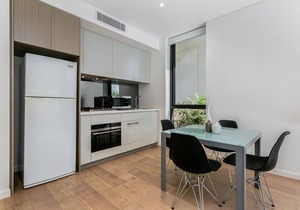 St Leonards- ALBN2 Albany Street - Relaxed Crows Nest Apartment with Winter Garden, Rooftop Cafes Nearb
