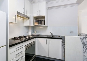 St Leonards- HERB8 - Herbert Street - Modern 1BR with Balcony, Parking Pool in St Leonards
