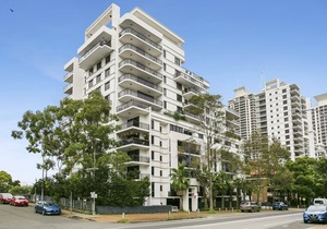 St Leonards- HERB8 - Herbert Street - Modern 1BR with Balcony, Parking Pool in St Leonards