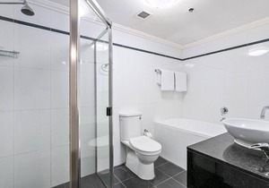 St Leonards- HERB8 - Herbert Street - Modern 1BR with Balcony, Parking Pool in St Leonards