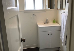 STAY IN THE HEART OF HERMOSA BEACH! 1/2 BLOCK FROM THE BEACH