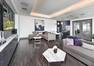 StaysByWalker Studio-King Bed! Roof Top Pool! Gym!