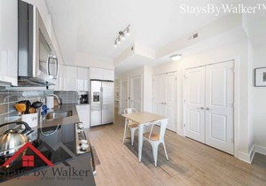 StaysByWalker Studio-King Bed! Roof Top Pool! Gym!