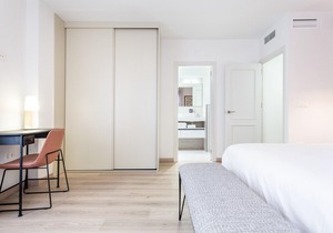 Steps away from the Maestranza bull ring is this 85 m2 two-bedroom apartment