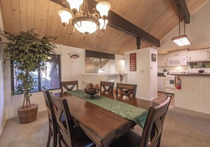 Steps from the Slopes! 2BR + Sleeping Nook Townhouse at Snow Summit