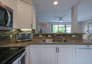 Steps to Beach, Pond View Ocean Park Meadows Condo with AC + Pool, Gym, Tennis