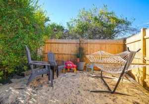 Steps to Eats and Craigville Beach! Cape Cod Cottage