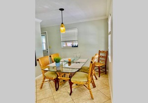 Steps to the Beach - Naples-Beachhouse 3BR2BA - Pet friendly
