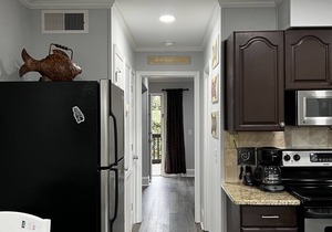 Steps to the beach! Newly Remodeled! New furniture. Avail