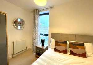 ✩ Stevenage Town ✩ Balcony ✩ 2 Bed Apt, 5 guests