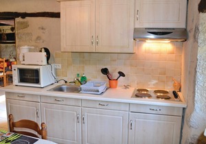 Stone house on a spacious property in the charming hamlet of Girou between Figeac and Rocamadour.