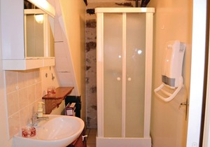 Stone house on a spacious property in the charming hamlet of Girou between Figeac and Rocamadour.