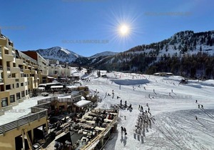 STUDIO 4 PEOPLE FRONT DE NEIGE