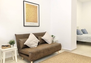 Studio-Apartment-Ensuite with Shower-Street View-Estación Centro Vialia 2