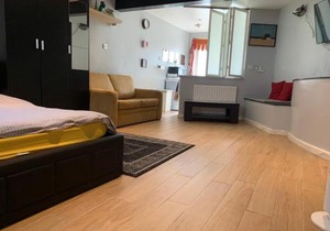 Studio Apartment - Entire Lower Ground Floor - Only 7 Mins Walk Kings Cross St Pancras Station