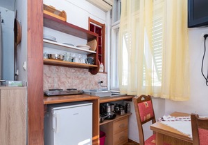 Studio flat near beach Opatija - Volosko, Opatija (AS-7912-b)