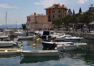 Studio flat near beach Opatija - Volosko, Opatija (AS-7912-b)