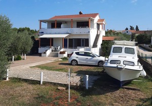 Studio flat with terrace Sušica, Ugljan (AS-8265-b)