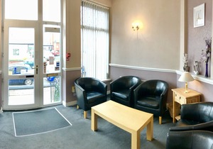 Studio for 2 (ground floor) in fashionable North Shore