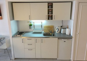 Studio In Beautiful Quiet Complex with AIR CON Communal Pool - FREE WIFI