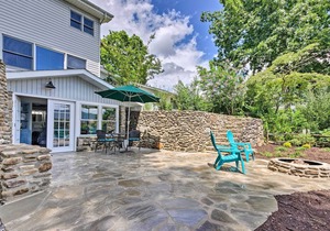 Studio w/Patio Access + View on Lake Junaluska!