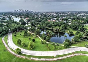 Stunning 3BR on Carondelet by Hosteeva