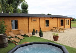 Stunning 5-Bed Cabin in Ashton Under Hill
