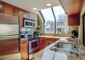 Stunning, family-friendly condo w/shared pool & breathtaking deep water views