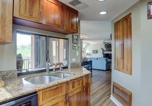 Stunning, family-friendly condo w/shared pool & breathtaking deep water views