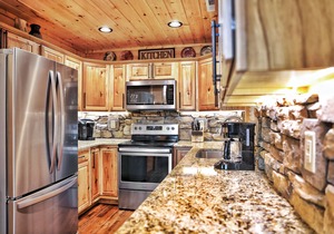 STUNNING Luxury Cabin! Game Room! 4 Fireplaces! Huge Decks Hot Tub! AMAZING View