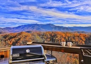 STUNNING Luxury Cabin! Game Room! 4 Fireplaces! Huge Decks Hot Tub! AMAZING View