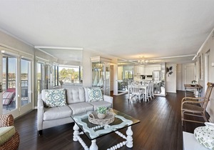 Stunning Marina Views - Steps to the Pool - Bike to the Beach!