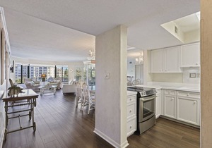 Stunning Marina Views - Steps to the Pool - Bike to the Beach!